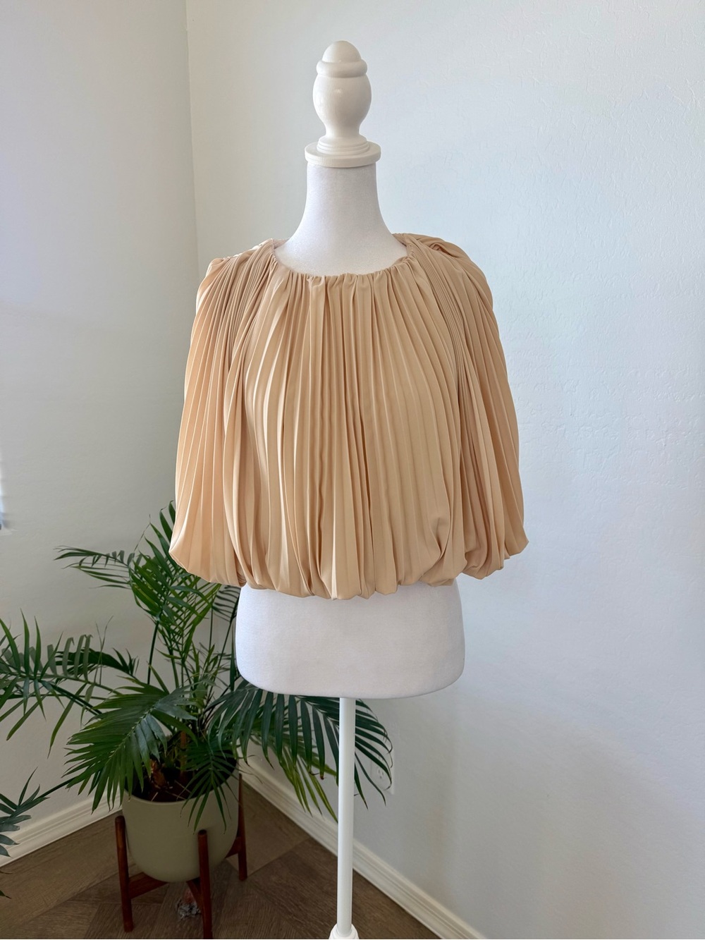 Mare Mare Sleeveless Pleated Crop Top